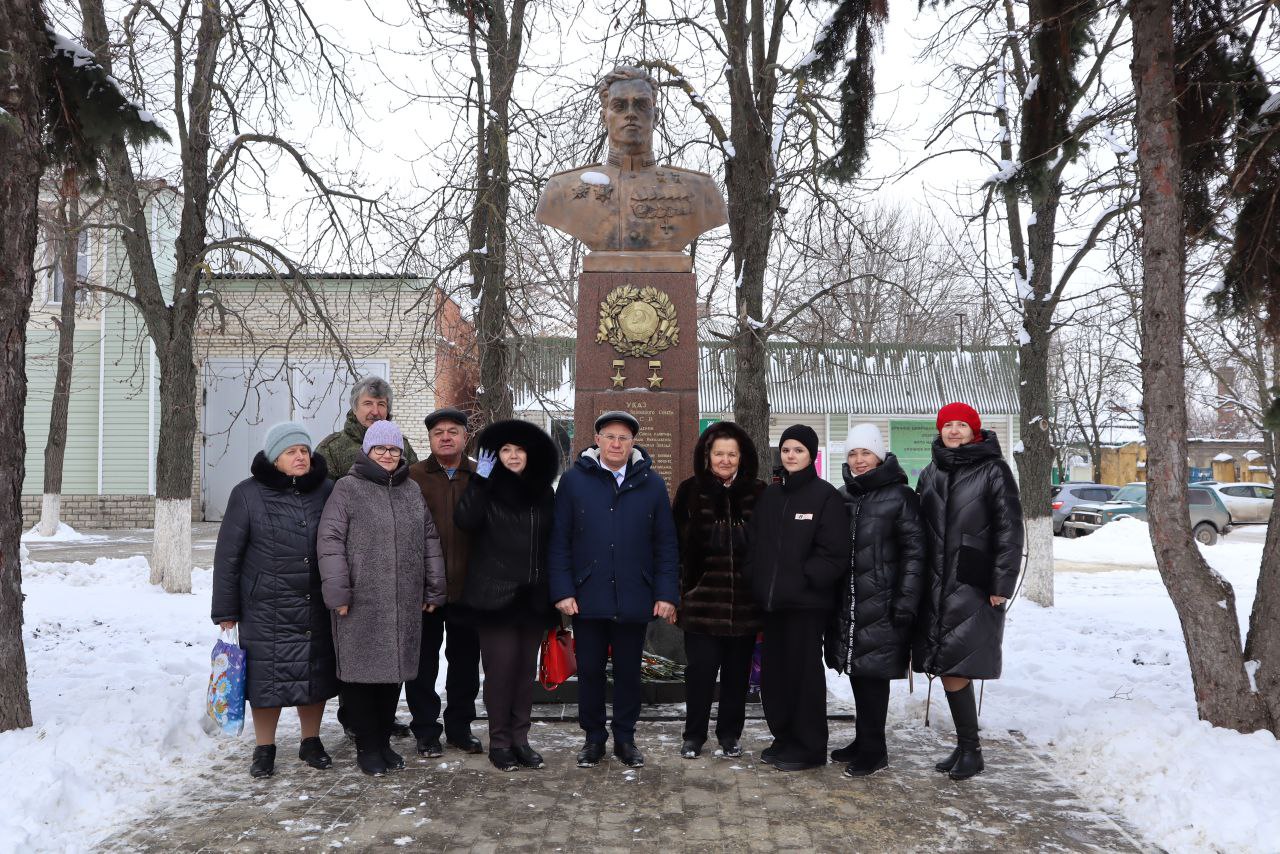 Кантемировцы побывали в Миллерово - второй малой родине маршала авиации .