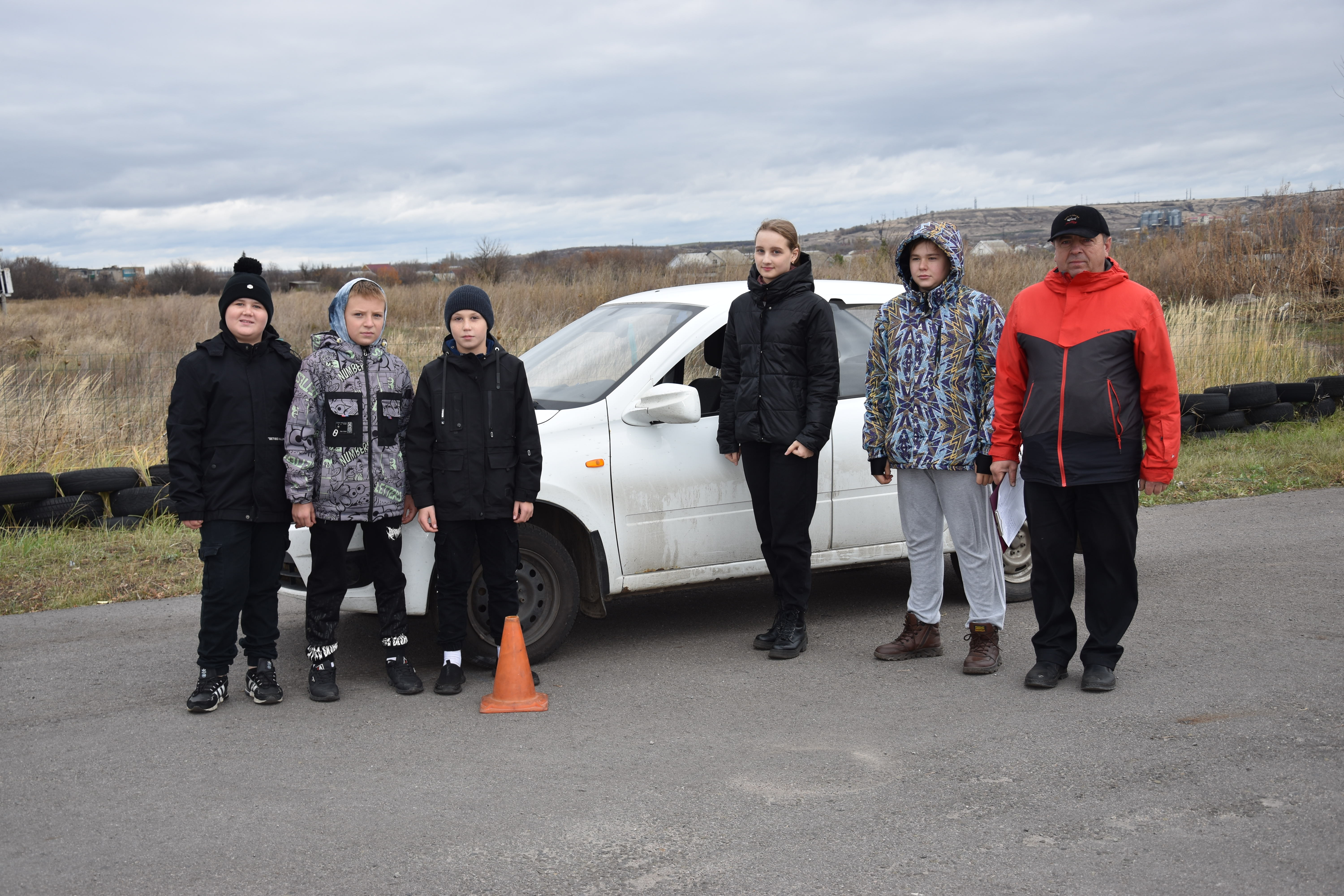 Соревнования по автомногоборью в честь профессионального праздника.