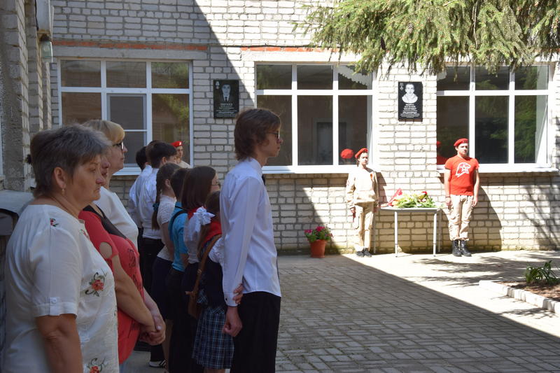 В память о подвиге земляков-защитников Отечества.