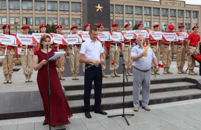 Кантемировцы получили символ эстафеты.