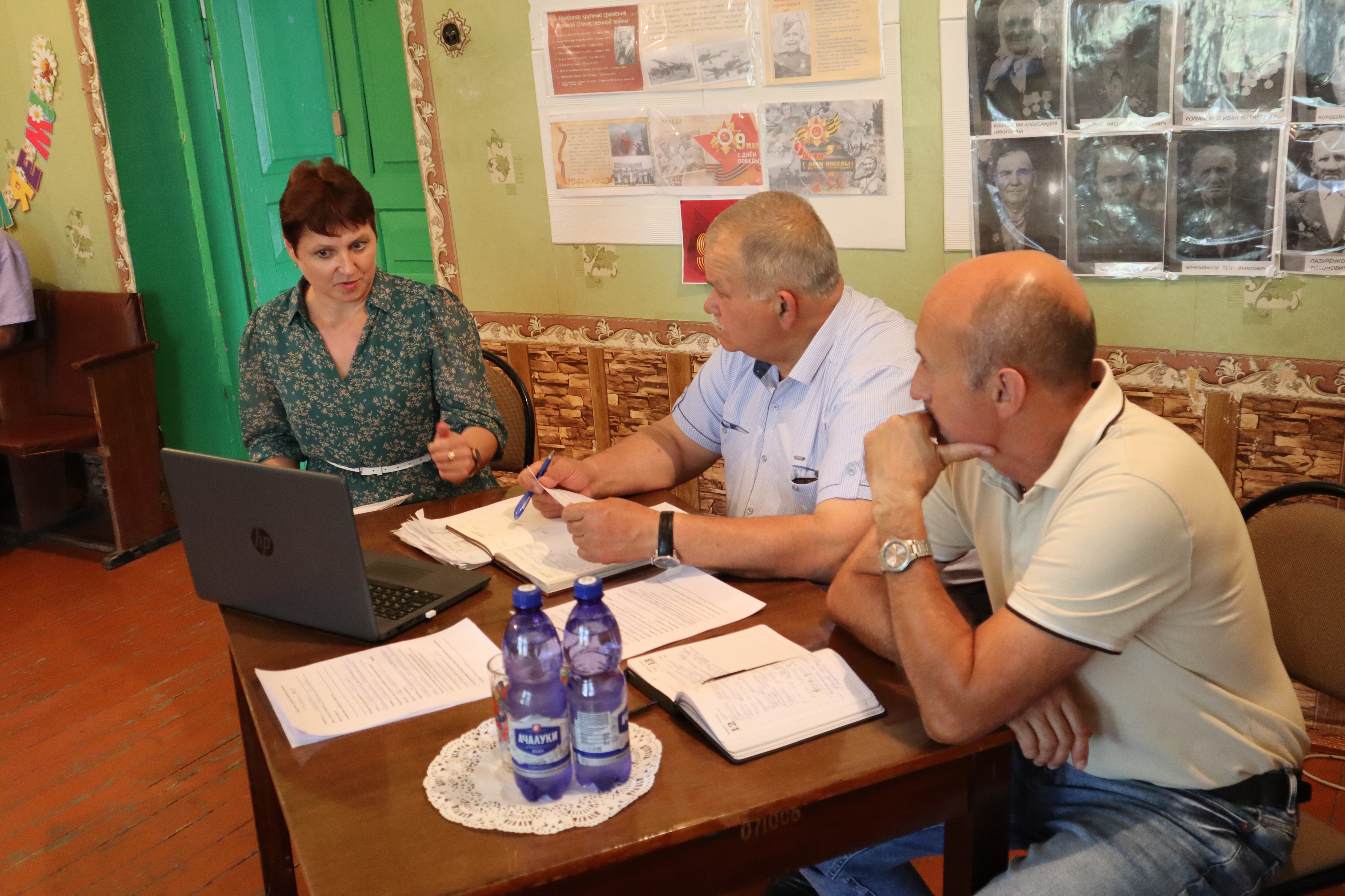 Глава района продолжает выездные приемы граждан.