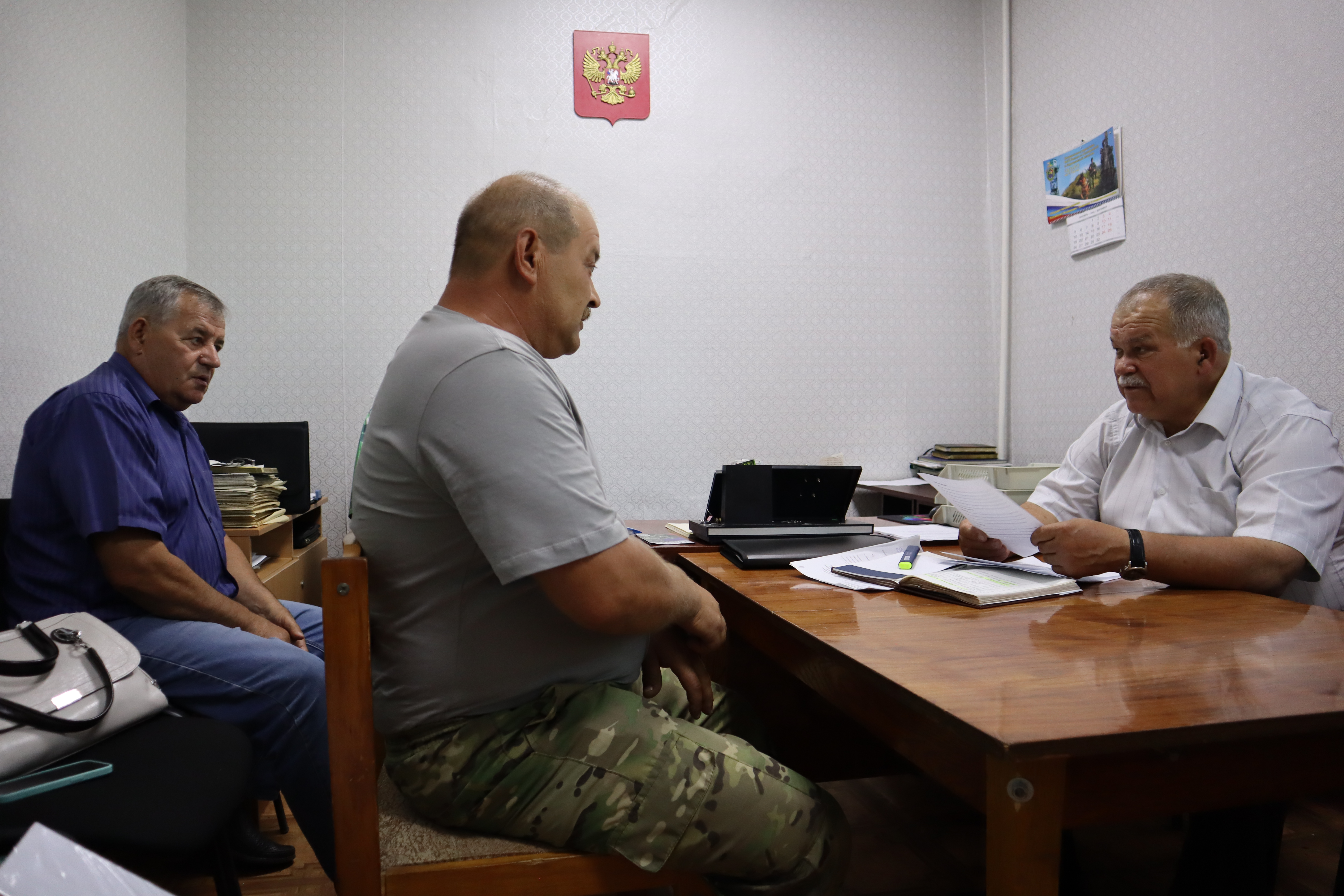 Проведены приёмы граждан в Волоконовке и Новобелой.