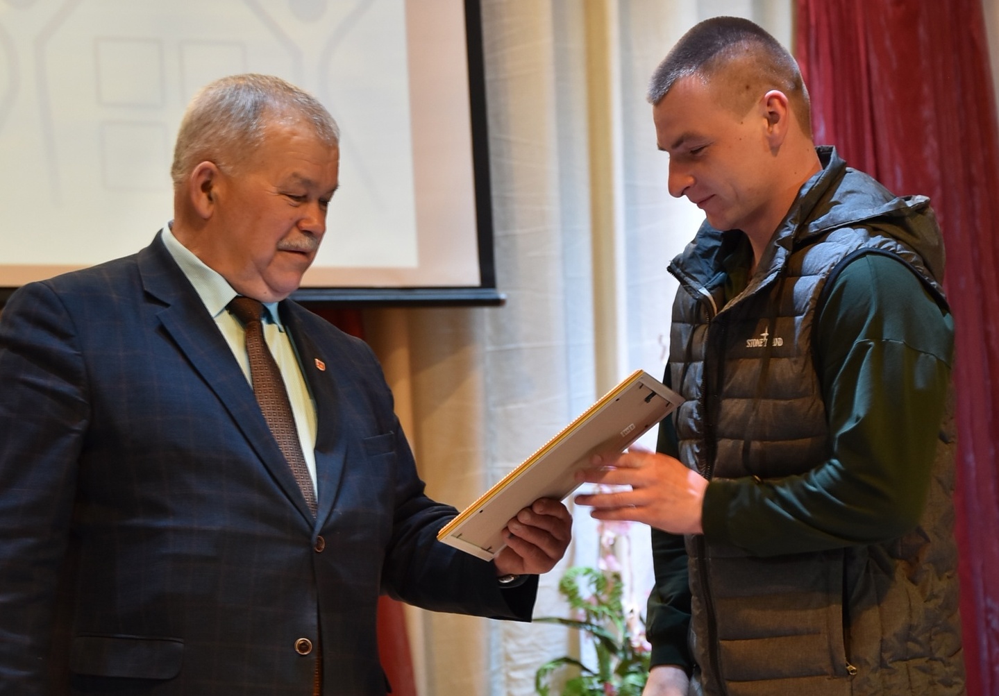 Наградили лучших в сфере ЖКХ.