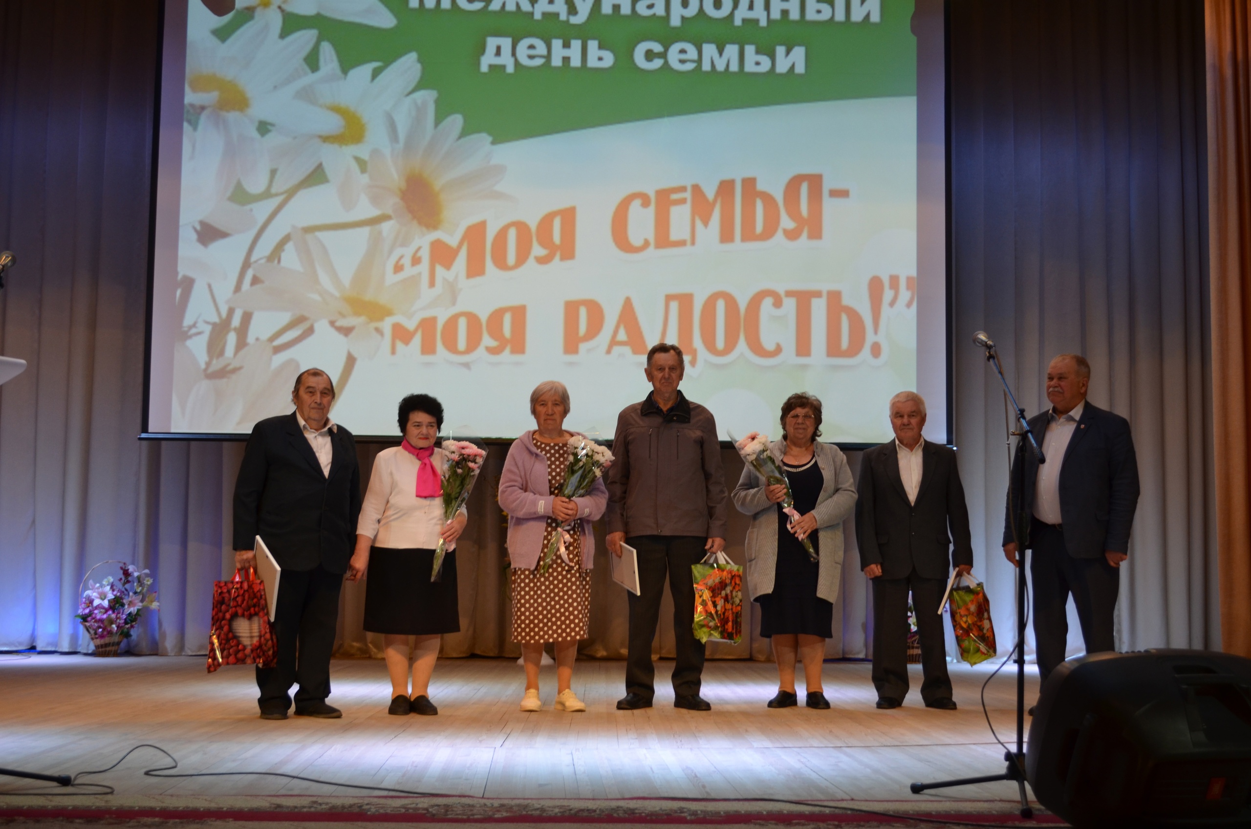 Чествовали «золотых» юбиляров совместной жизни.