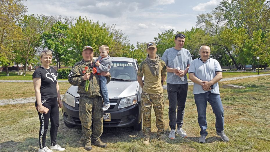 Участники СВО поблагодарили главу района и земляков за переданную машину.