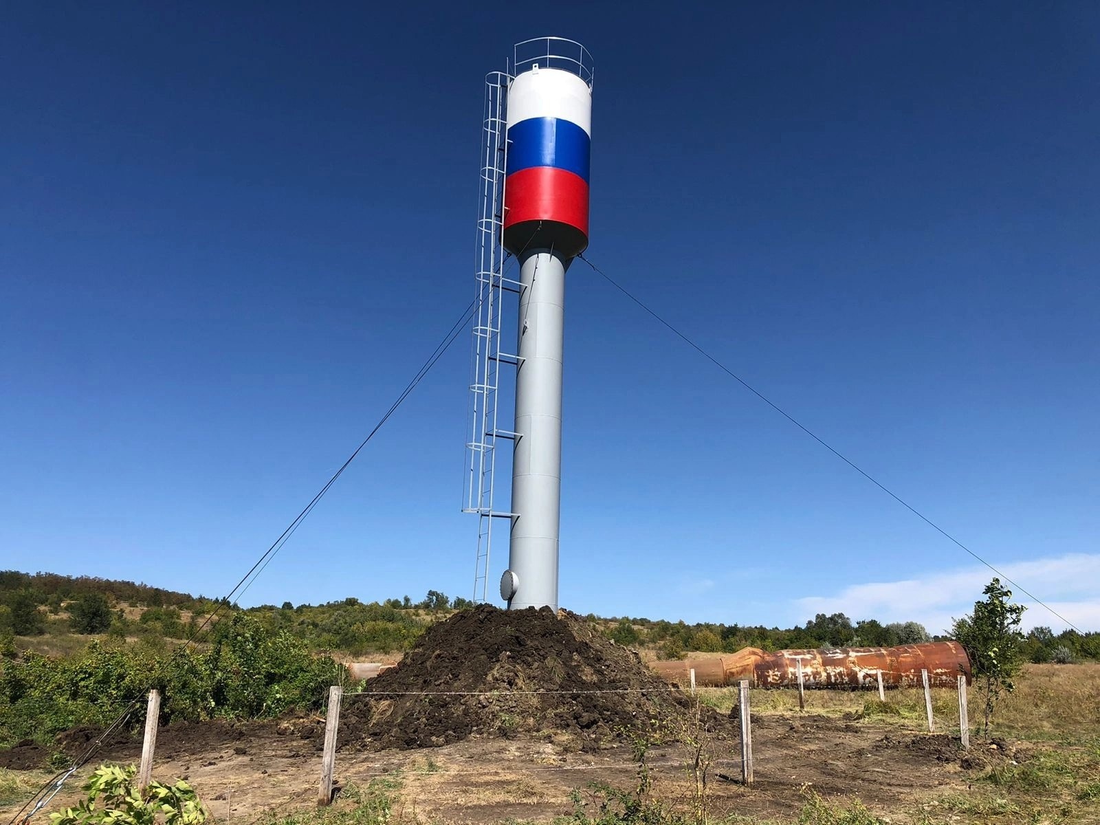 Работы по замене водонапорной башни в Титаревке полностью завершены .