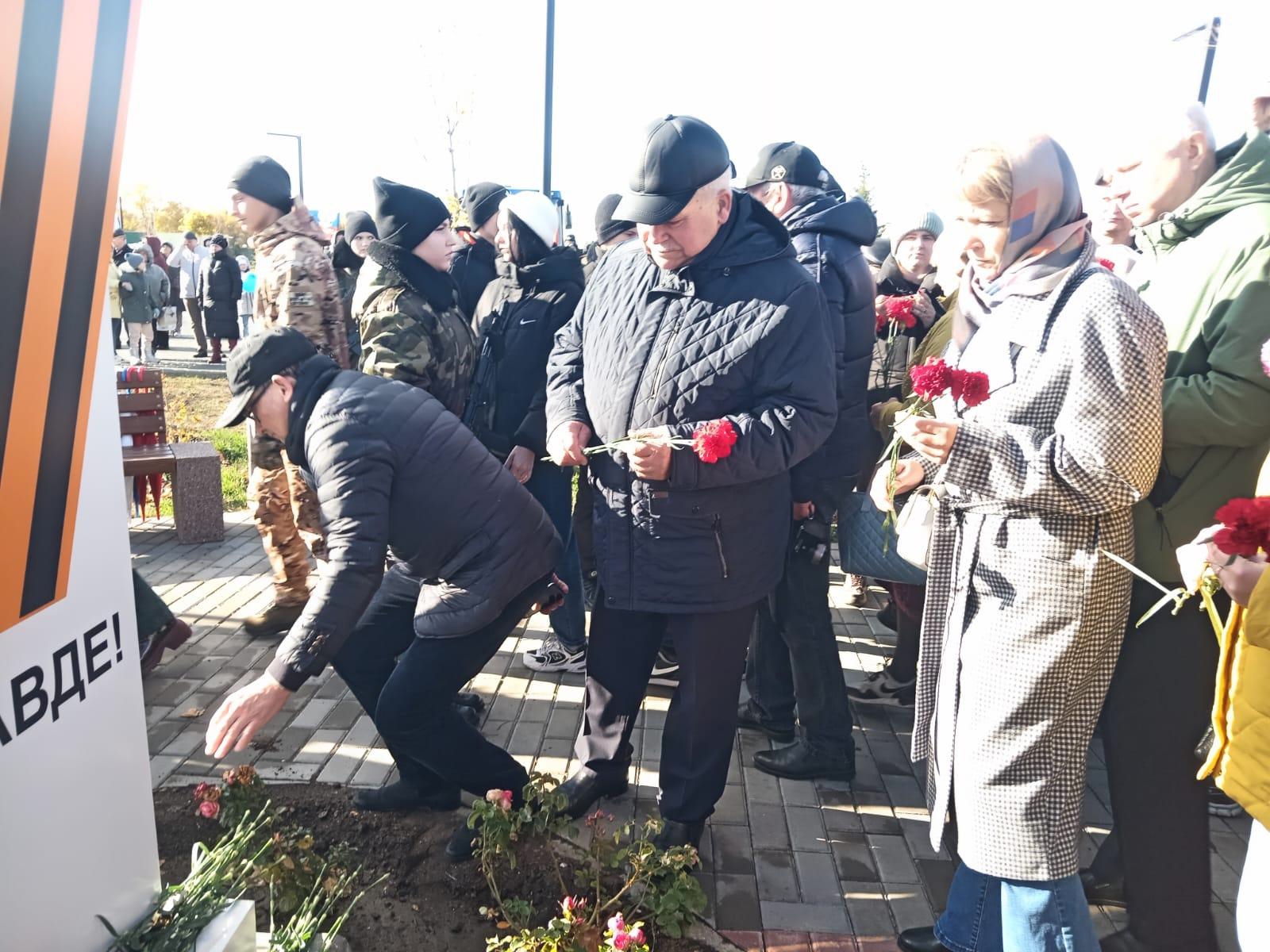 Делегация района осмотрела трофейную технику на выставке в Острогожске.