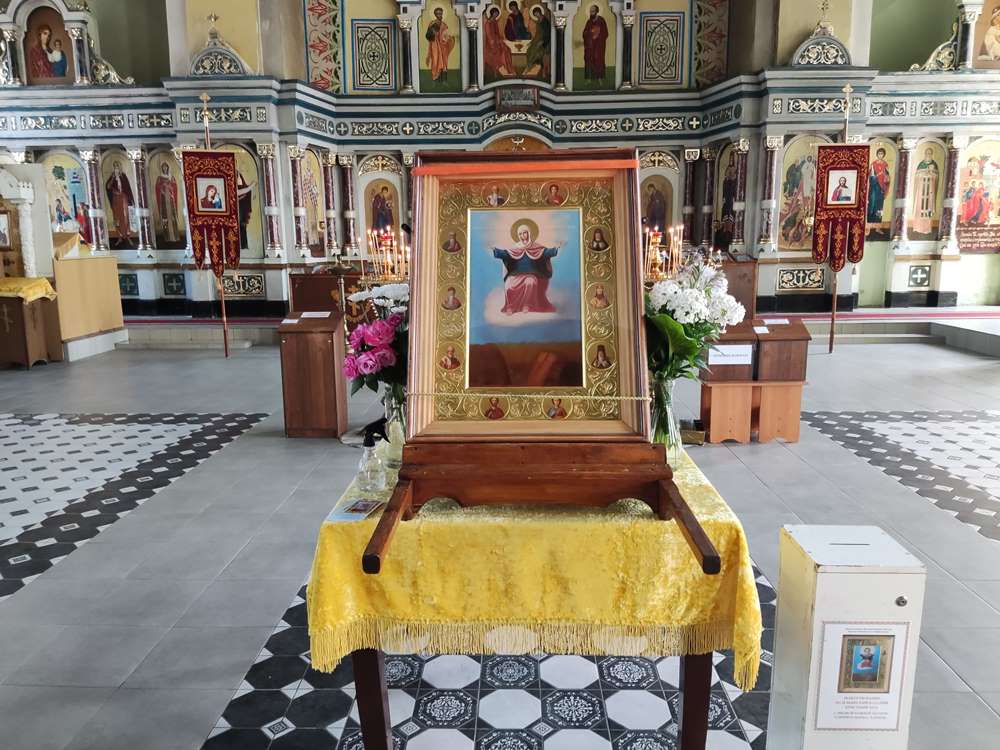 В районе встретили святыню.