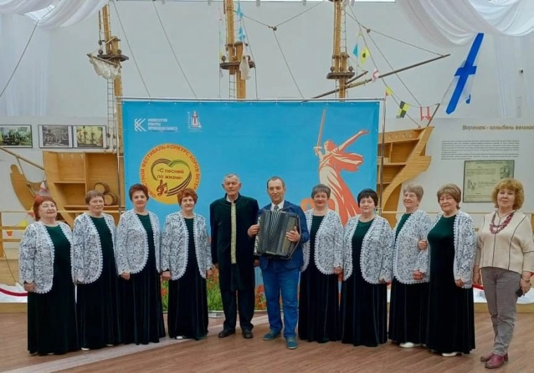 Спели авторскую патриотическую песню на фестивале-конкурсе. Спели авторскую патриотическую песню на фестивале-конкурсе.