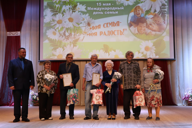 Чествовали «золотых» юбиляров семейной жизни. Чествовали «золотых» юбиляров семейной жизни.