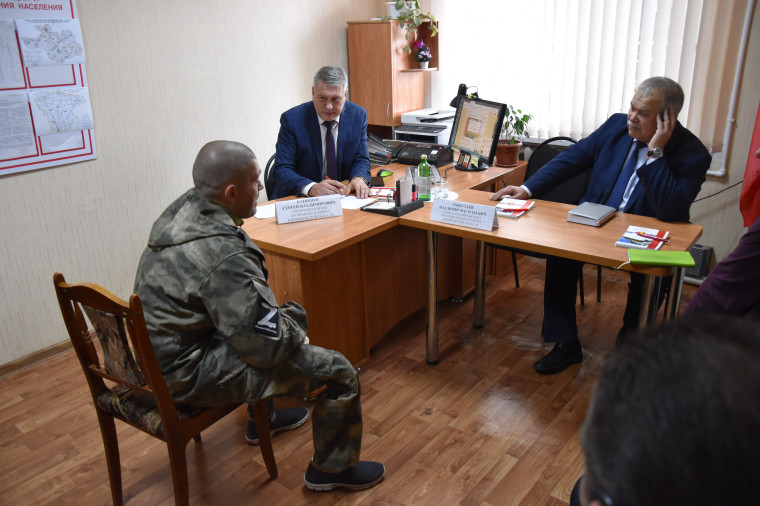В общественной приемной граждане задали вопросы и поблагодарили за помощь. В общественной приемной граждане задали вопросы и поблагодарили за помощь.