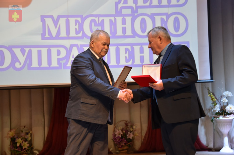 Награждены за многолетнюю муниципальную службу. Награждены за многолетнюю муниципальную службу.