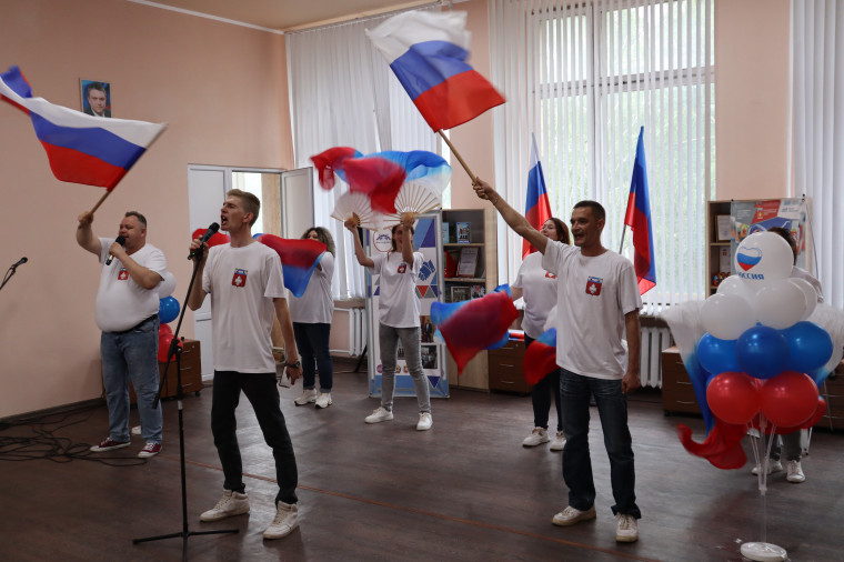 Кантемировская агитбригада выступила в соседних районах ЛНР. Кантемировская агитбригада выступила в соседних районах ЛНР.